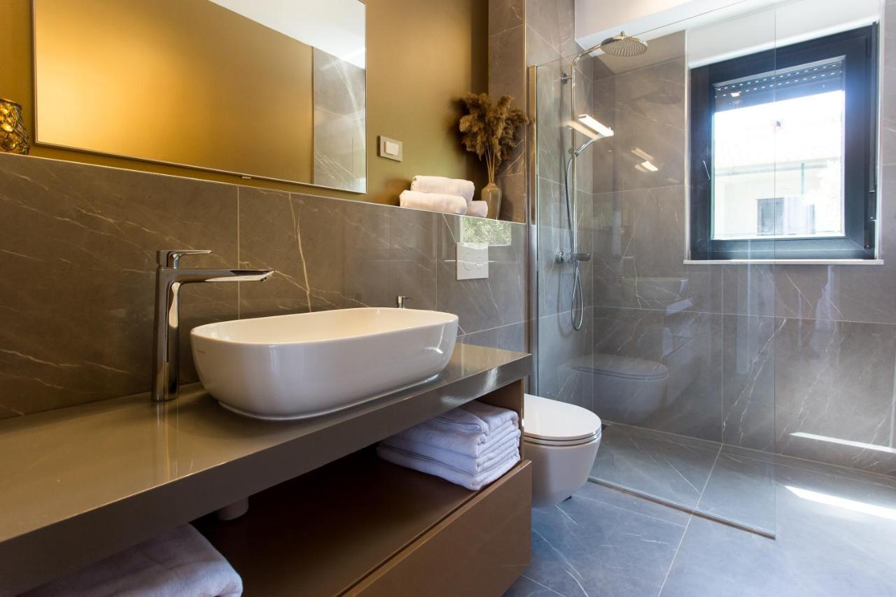 Beachfront House Olbia With Private Parking Trogir Extérieur photo