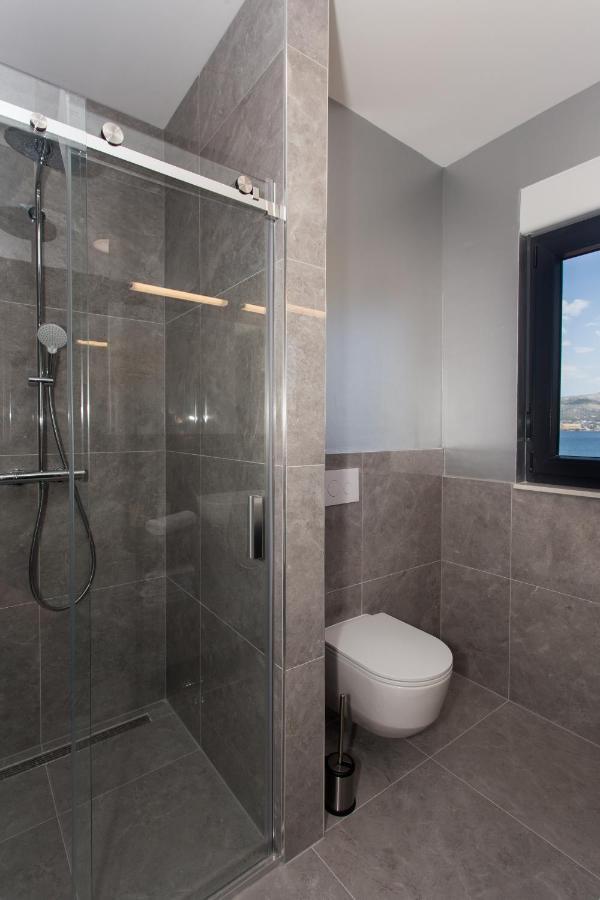 Beachfront House Olbia With Private Parking Trogir Extérieur photo