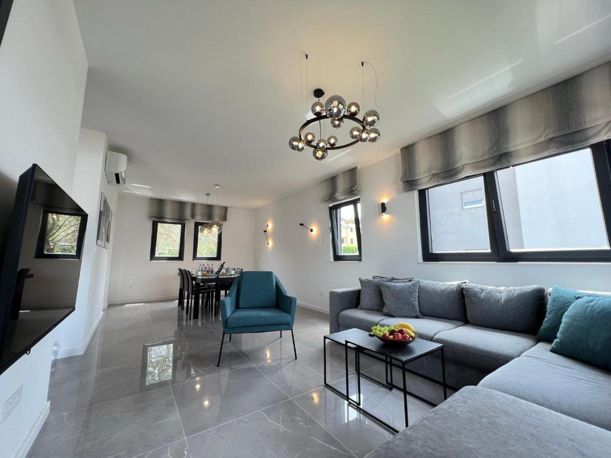 Beachfront House Olbia With Private Parking Trogir Extérieur photo