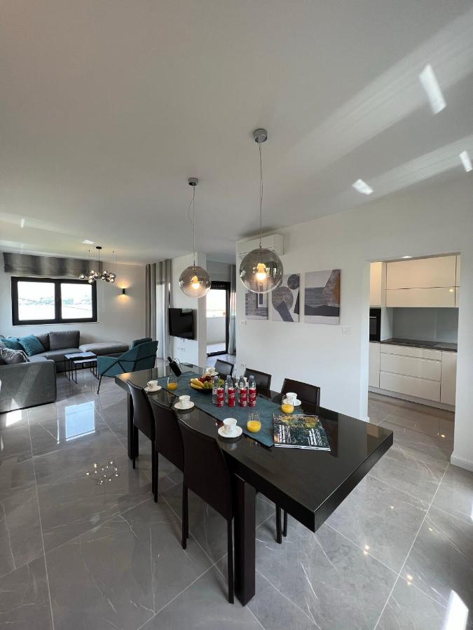 Beachfront House Olbia With Private Parking Trogir Extérieur photo