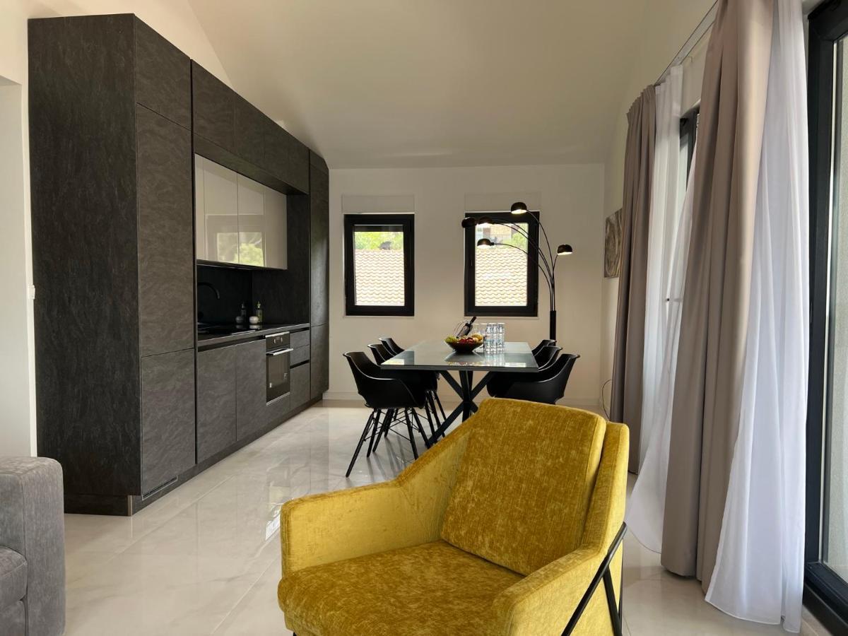Beachfront House Olbia With Private Parking Trogir Extérieur photo